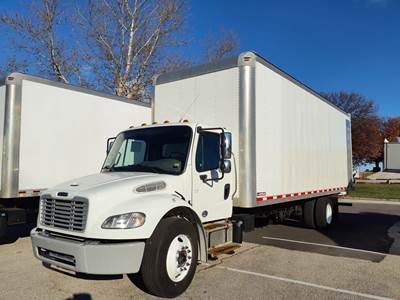 Freightliner M2 106 26 ft Box Truck - 240HP, 6 Speed Automatic, Roll up Door