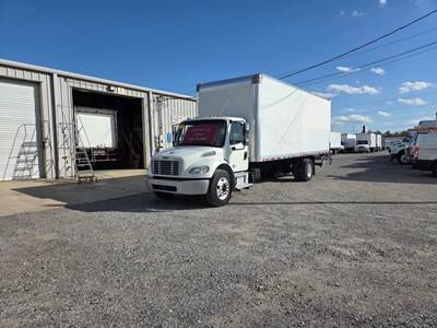 Freightliner M2 106 26 ft Box Truck - 240HP, 9 Speed Automatic, Roll up Door, Liftgate
