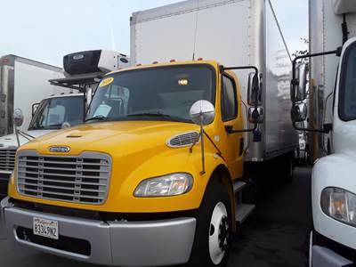 Freightliner M2 106 26 ft Box Truck - 280HP, 6 Speed Automatic, Roll up Door, Liftgate