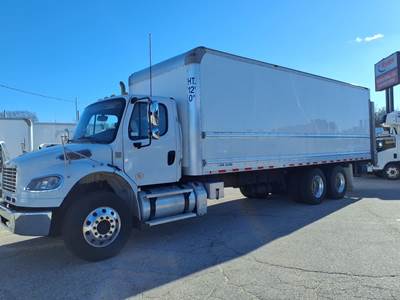 Freightliner M2 106 26 ft Box Truck - 350HP, 6 Speed Automatic, Roll up Door, Liftgate