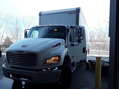 Freightliner M2 106 26 ft Box Truck - 220HP, 6 Speed Automatic, Roll up Door, Liftgate
