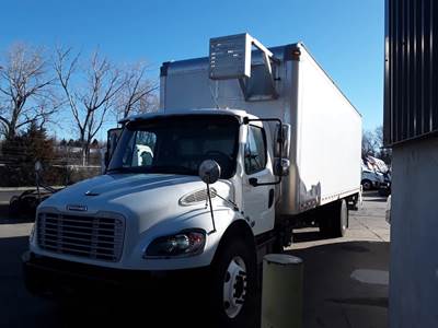 Freightliner M2 106 26 ft Box Truck - 240HP, 6 Speed Automatic, Roll up Door, Liftgate