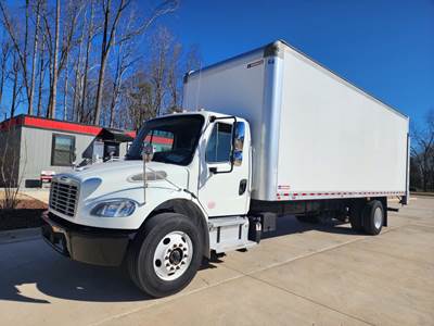 Freightliner M2 106 26 ft Box Truck - 280HP, 6 Speed Automatic, Roll up Door, Liftgate