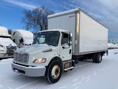 Freightliner M2 106 26 ft Box Truck - 240HP, 6 Speed Automatic, Roll up Door, Liftgate