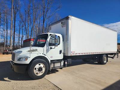 Freightliner M2 106 26 ft Box Truck - 240HP, 6 Speed Automatic, Roll up Door, Liftgate