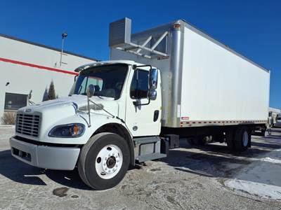 Freightliner M2 106 26 ft Box Truck - 240HP, 6 Speed Automatic, Roll up Door, Liftgate