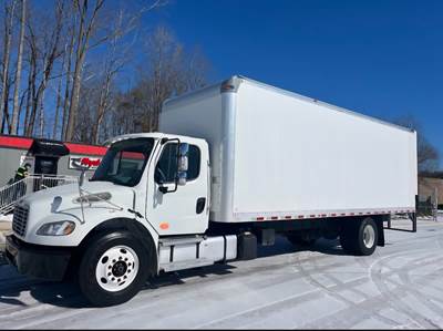 Freightliner M2 106 26 ft Box Truck - 240HP, 7 Speed Automatic, Roll up Door