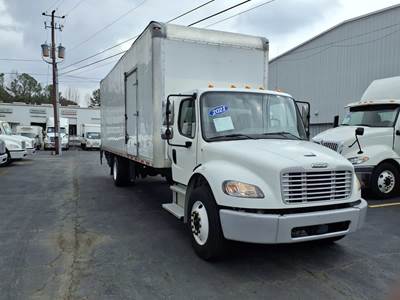 Freightliner M2 106 26 ft Box Truck - 240HP, 6 Speed Automatic, Roll up Door, Liftgate