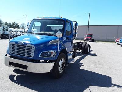 Freightliner M2 106 Box Truck - 300HP, 6 Speed Automatic