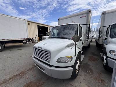 Freightliner M2 106 26 ft Box Truck - 240HP, 6 Speed Automatic, Roll up Door, Liftgate