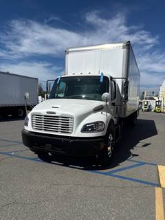 Freightliner M2 106 26 ft Box Truck - 280HP, 6 Speed Automatic, Roll up Door, Liftgate