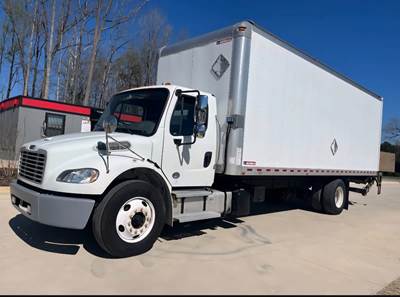Freightliner M2 106 26 ft Box Truck - 240HP, 6 Speed Automatic, Roll up Door, Liftgate