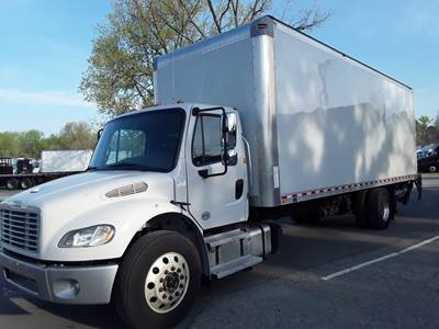 Freightliner M2 106 26 ft Box Truck - 240HP, 6 Speed Automatic, Roll up Door, Liftgate