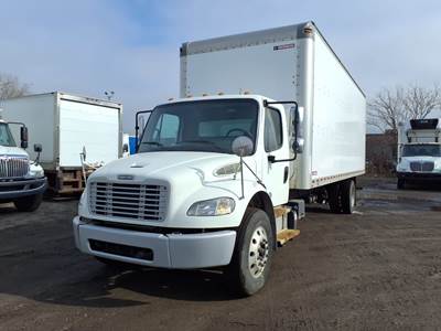 Freightliner M2 106 26 ft Box Truck - 280HP, 6 Speed Automatic, Roll up Door