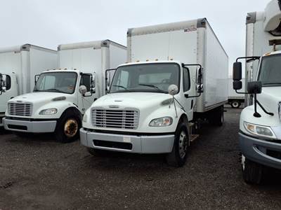 Freightliner M2 106 26 ft Box Truck - 280HP, 6 Speed Automatic, Roll up Door