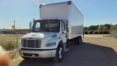 Freightliner M2 106 26 ft Box Truck - 240HP, 6 Speed Automatic, Roll up Door, Liftgate