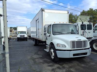 Freightliner M2 106 26 ft Box Truck - 240HP, 9 Speed Automatic, Roll up Door, Liftgate