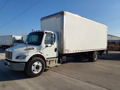 Freightliner M2 106 24 ft Box Truck - 240HP, 6 Speed Automatic, Roll up Door, Liftgate