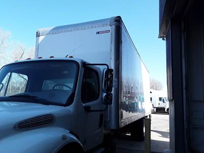 Freightliner M2 106 26 ft Box Truck - 240HP, 9 Speed Automatic, Roll up Door, Liftgate