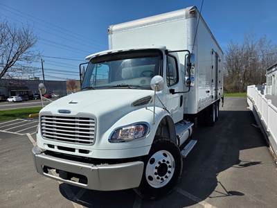 Freightliner M2 106 26 ft Box Truck - 270HP, 6 Speed Automatic, Roll up Door, Liftgate