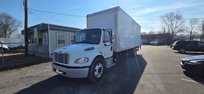 Freightliner M2 106 26 ft Box Truck - 240HP, 9 Speed Automatic, Roll up Door, Liftgate