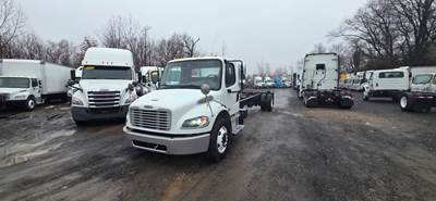 Freightliner M2 106 26 ft Box Truck - 280HP, 6 Speed Automatic