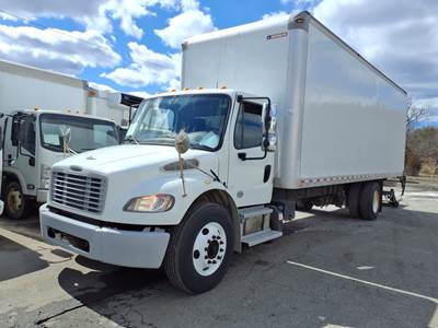 Freightliner M2 106 26 ft Box Truck - 240HP, 6 Speed Automatic, Roll up Door, Liftgate
