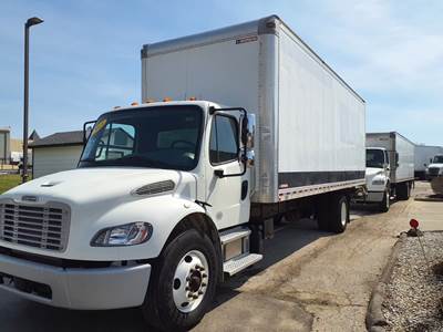 Freightliner M2 106 26 ft Box Truck - 240HP, 6 Speed Automatic, Roll up Door, Liftgate