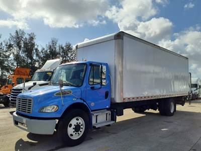 Freightliner M2 106 26 ft Box Truck - 220HP, 6 Speed Automatic, Roll up Door, Liftgate