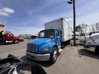 Freightliner M2 106 26 ft Box Truck - 240HP, 6 Speed Automatic, Roll up Door