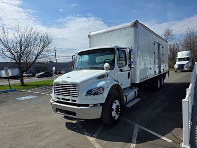 Freightliner M2 106 26 ft Box Truck - 270HP, 6 Speed Automatic, Roll up Door, Liftgate