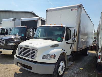 Freightliner M2 106 26 ft Box Truck - 240HP, 6 Speed Automatic, Roll up Door