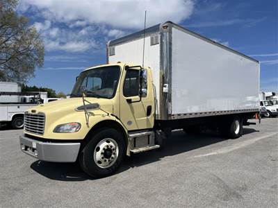 Freightliner M2 106 26 ft Box Truck - 260HP, 6 Speed Automatic, Roll up Door, Liftgate