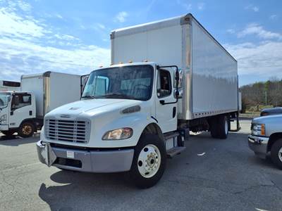 Freightliner M2 106 26 ft Box Truck - 240HP, 6 Speed Automatic, Roll up Door, Liftgate