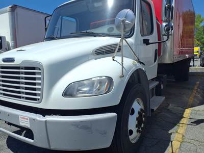 Freightliner M2 106 26 ft Box Truck - 240HP, 6 Speed Automatic, Roll up Door, Liftgate