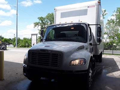 Freightliner M2 106 26 ft Box Truck - 240HP, 6 Speed Automatic, Roll up Door, Liftgate