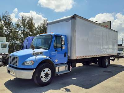 Freightliner M2 106 26 ft Box Truck - 220HP, 6 Speed Automatic, Roll up Door, Liftgate