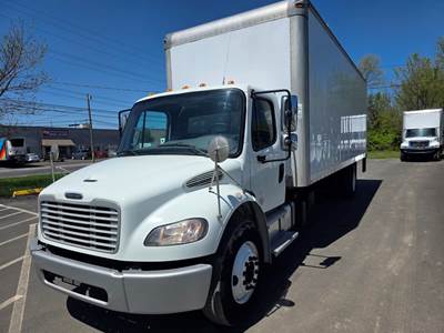 Freightliner M2 106 26 ft Box Truck - 280HP, 6 Speed Automatic, Roll up Door