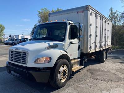 Freightliner M2 106 18 ft Box Truck - 240HP, 6 Speed Automatic, Roll up Door, Liftgate