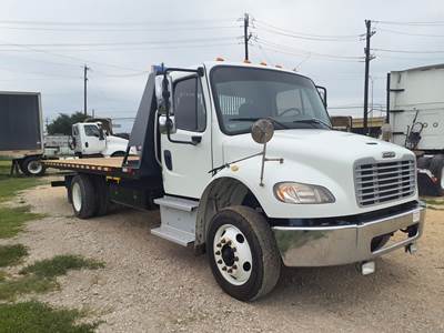 Freightliner M2 106 26 ft Box Truck - 240HP, 5 Speed Automatic