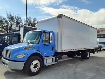 Freightliner M2 106 26 ft Box Truck - 220HP, 6 Speed Automatic, Roll up Door, Liftgate