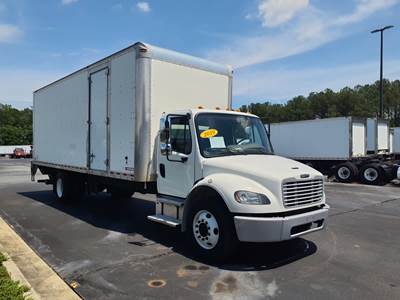 Freightliner M2 106 26 ft Box Truck - 240HP, 6 Speed Automatic, Roll up Door, Liftgate