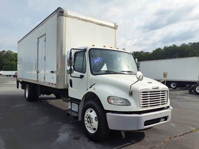 Freightliner M2 106 26 ft Box Truck - 240HP, 9 Speed Automatic, Roll up Door, Liftgate