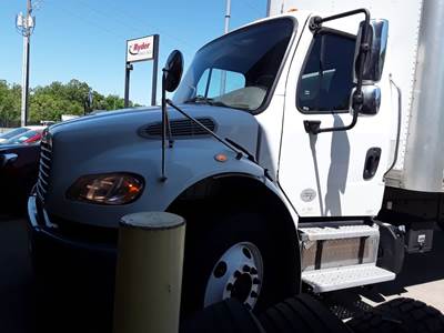Freightliner M2 106 26 ft Box Truck - 240HP, 6 Speed Automatic, Roll up Door, Liftgate
