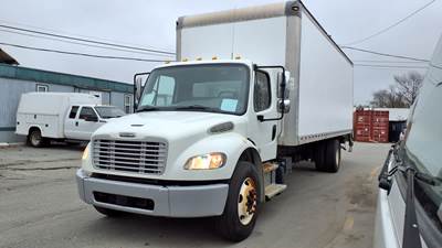 Freightliner M2 106 26 ft Box Truck - 240HP, 6 Speed Automatic, Roll up Door, Liftgate