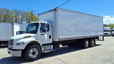 Freightliner M2 106 28 ft Box Truck - 270HP, 6 Speed Automatic, Roll up Door