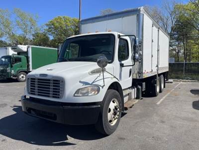 Freightliner M2 106 20 ft Box Truck - 325HP, 6 Speed Automatic, Roll up Door