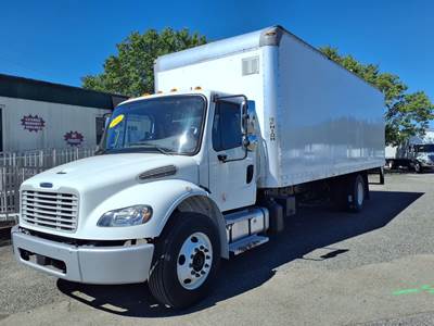 Freightliner M2 106 26 ft Box Truck - 240HP, 6 Speed Automatic, Roll up Door