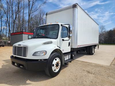 Freightliner M2 106 26 ft Box Truck - 240HP, 9 Speed Automatic, Roll up Door, Liftgate
