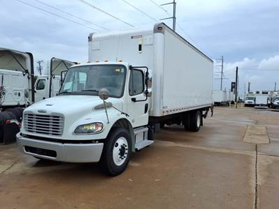 Freightliner M2 106 26 ft Box Truck - 240HP, 6 Speed Automatic, Roll up Door, Liftgate